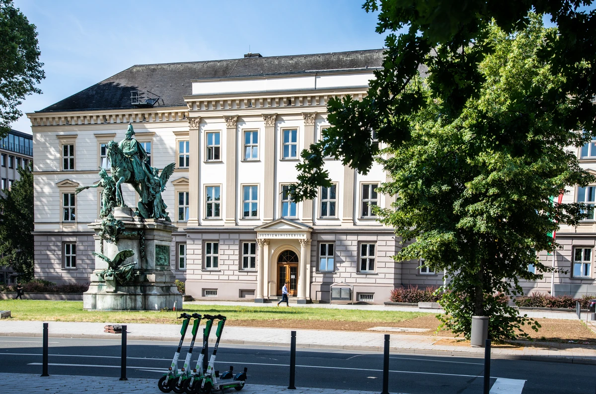 Justizministerium Düsseldorf – Architektur im Regierungsviertel