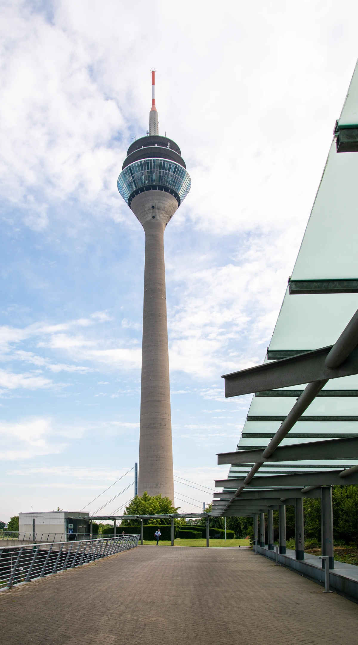 Rheinturm Düsseldorf – Aussichtsturm und Stadtpanorama